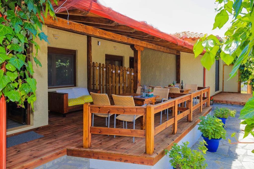 Kissos Apartments Vourvourou Exterior photo