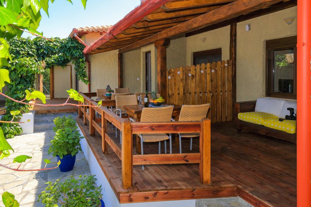 Kissos Apartments Vourvourou Exterior photo